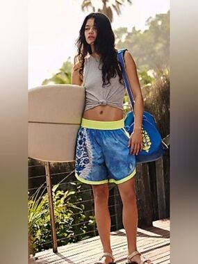 Free People Long Shot Printed Shorts. NWT. Buti blue